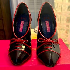 Betsey Johnson Navy Patent Booties